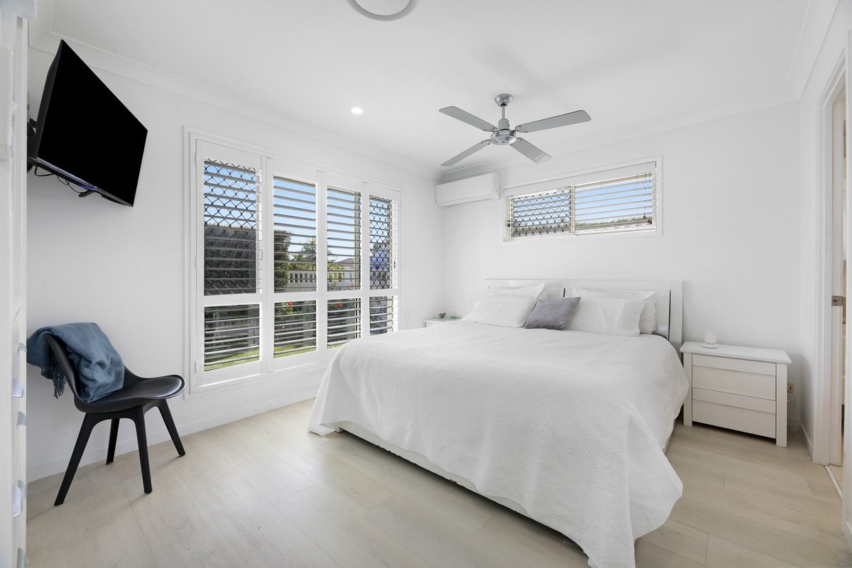 2 Sparrow Place BURLEIGH WATERS 9