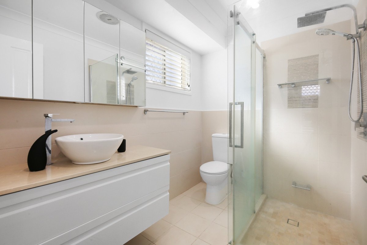 2 Sparrow Place BURLEIGH WATERS 10