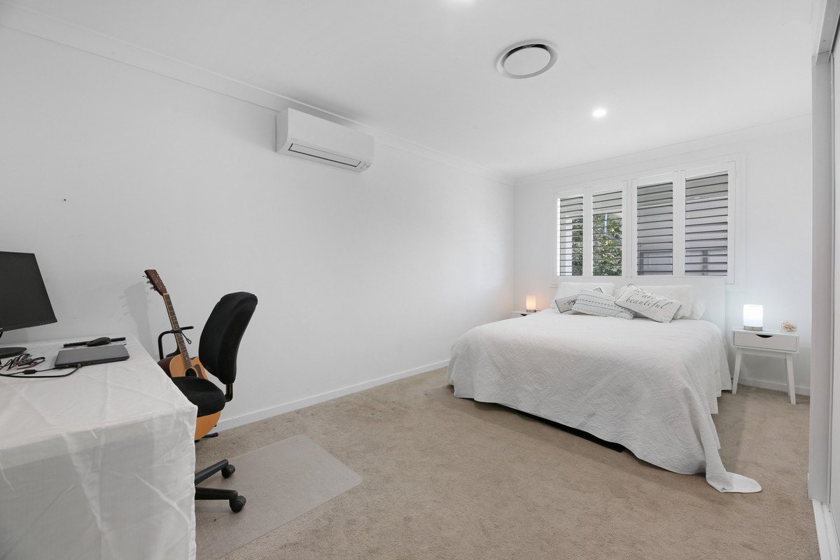 2 Sparrow Place BURLEIGH WATERS 11