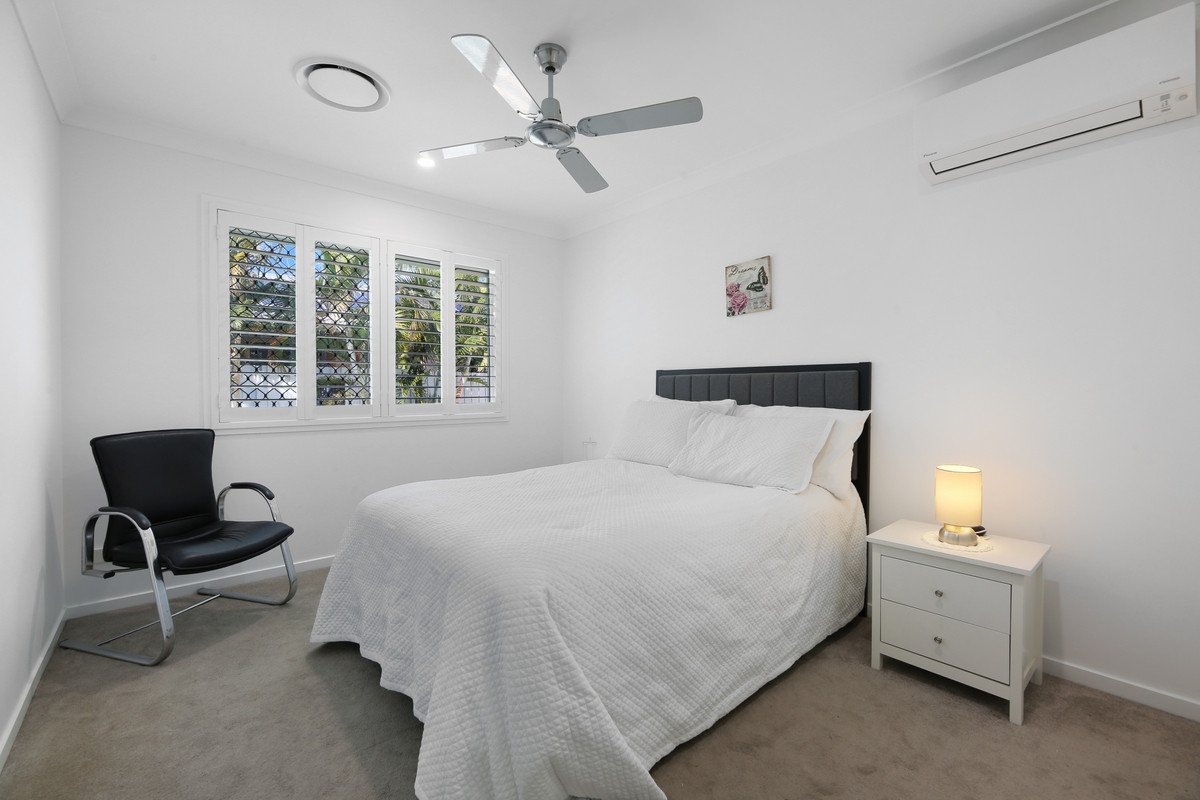2 Sparrow Place BURLEIGH WATERS 12