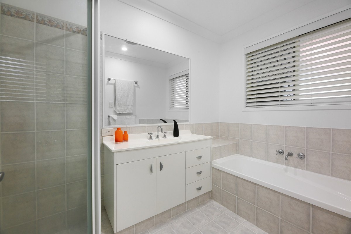 2 Sparrow Place BURLEIGH WATERS 14