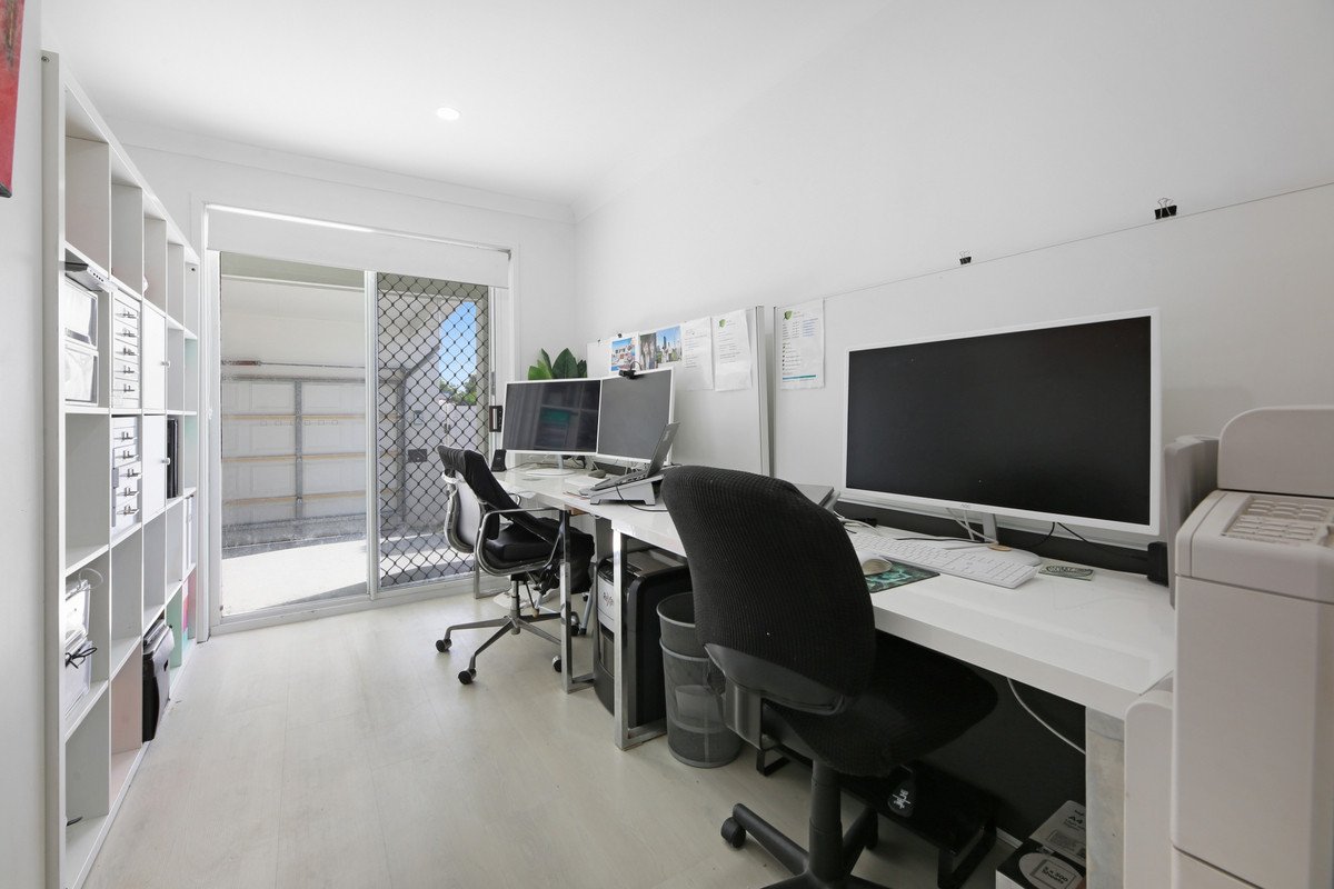 2 Sparrow Place BURLEIGH WATERS 15