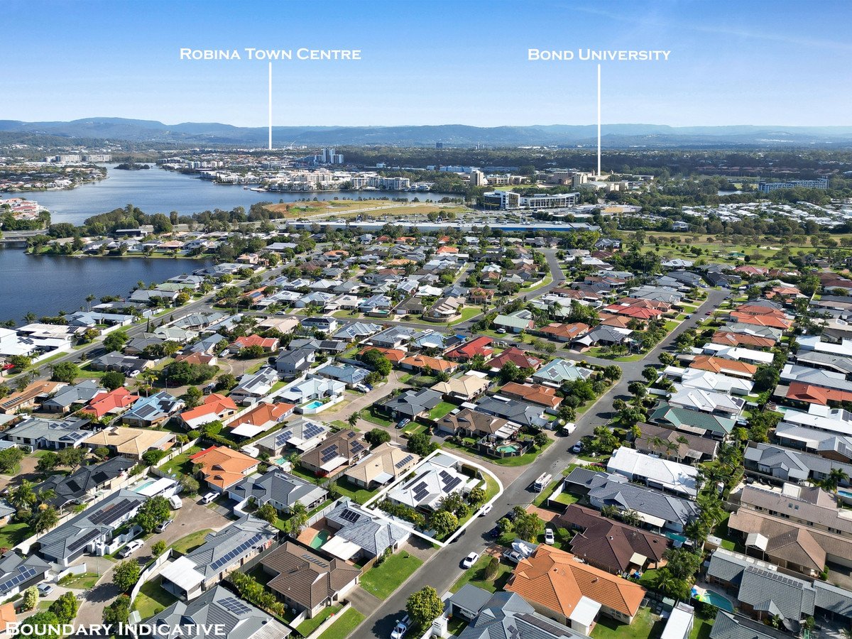 2 Sparrow Place BURLEIGH WATERS 24