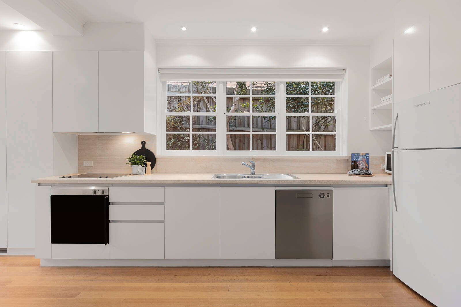 Real Estate and Property in 2 Stonehaven Court, Toorak, VIC