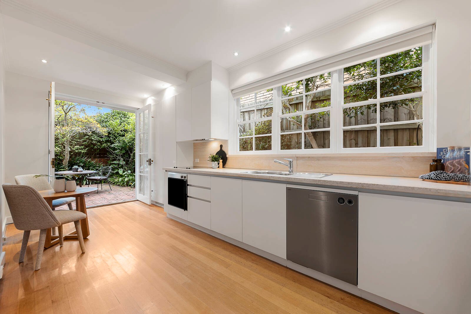 Real Estate and Property in 2 Stonehaven Court, Toorak, VIC