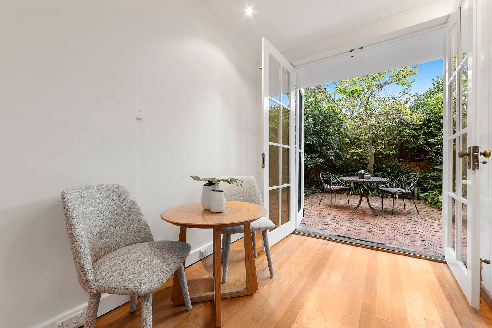 Real Estate and Property in 2 Stonehaven Court, Toorak, VIC