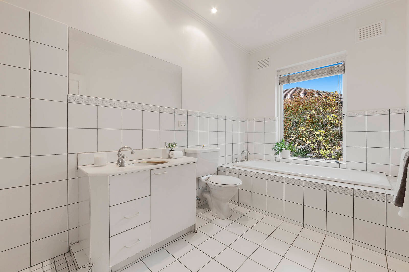 Real Estate and Property in 2 Stonehaven Court, Toorak, VIC