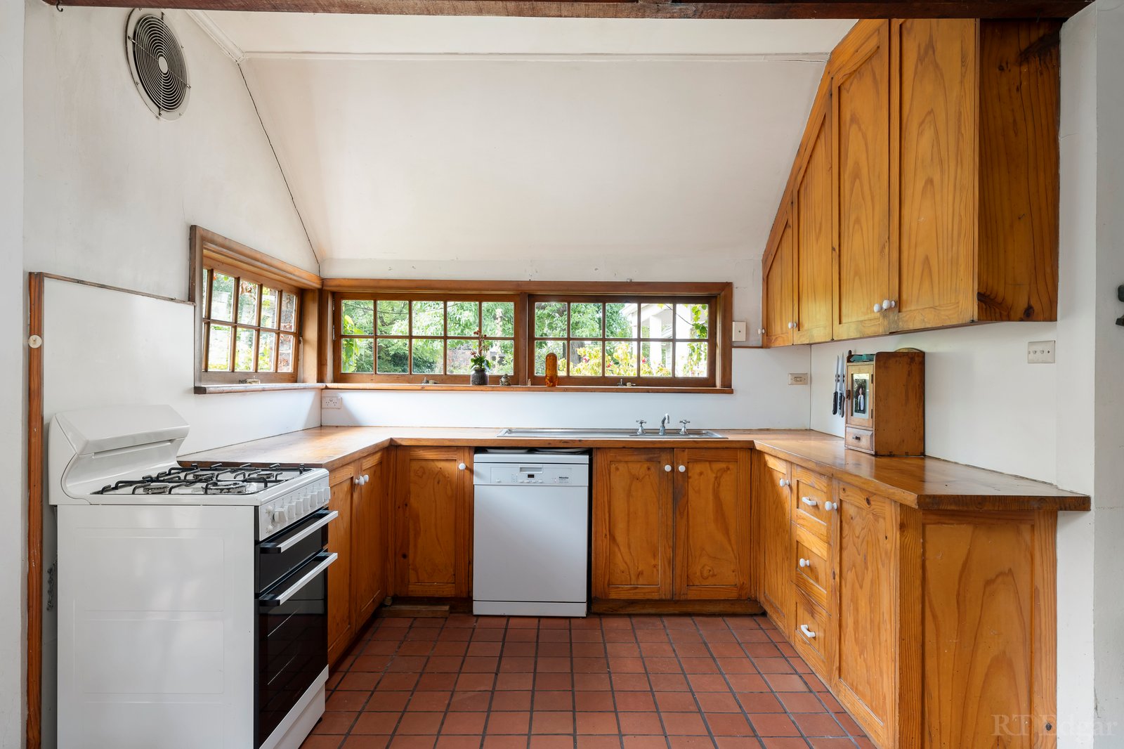 Real Estate and Property in 2 Stonnington Place, Toorak, VIC