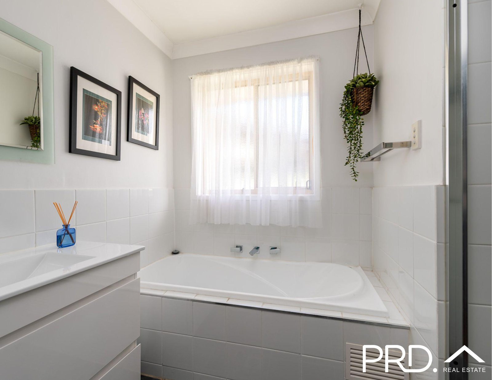 2 Stratton Crescent MILPERRA 8