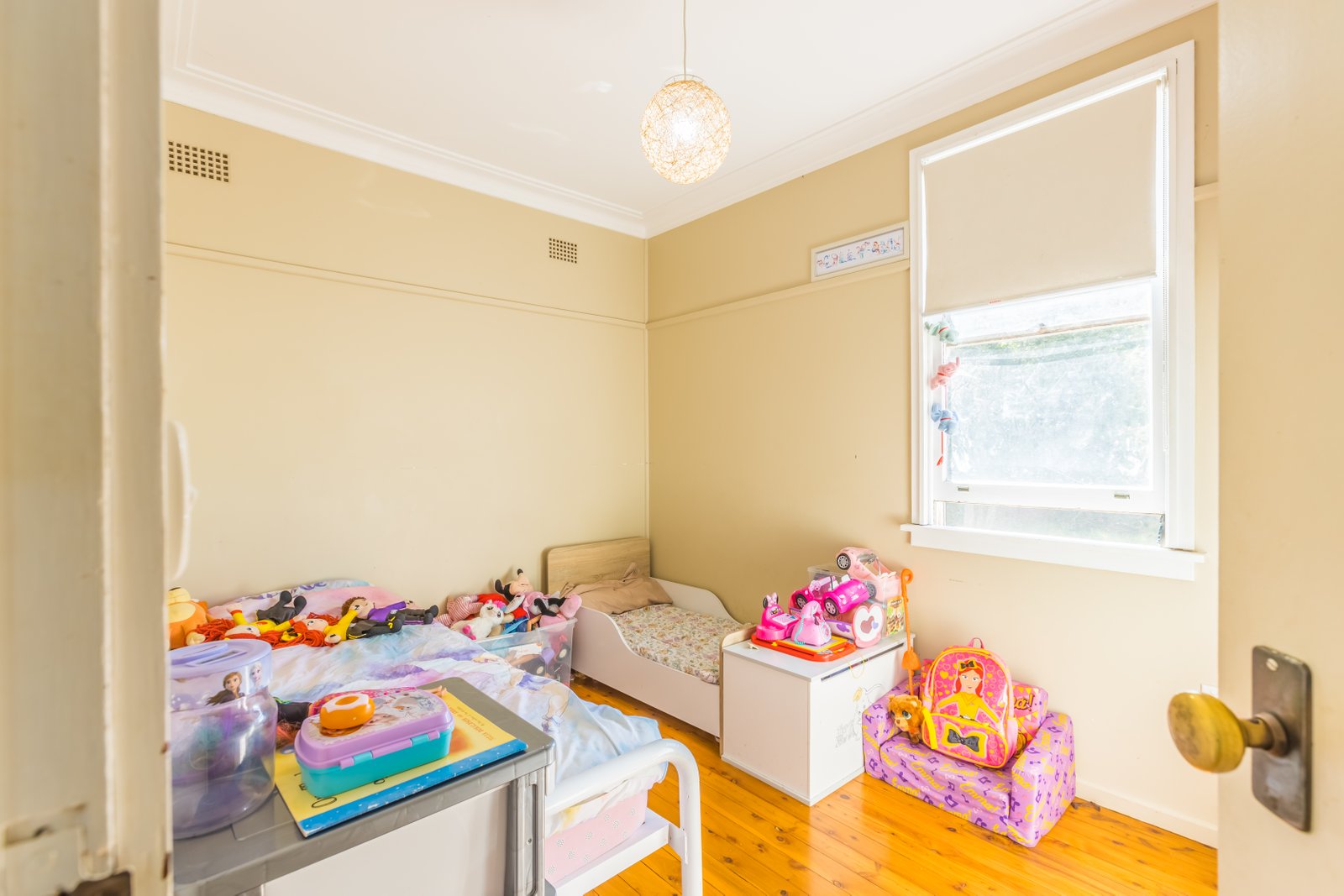 2 Susanne Street TAMWORTH 5