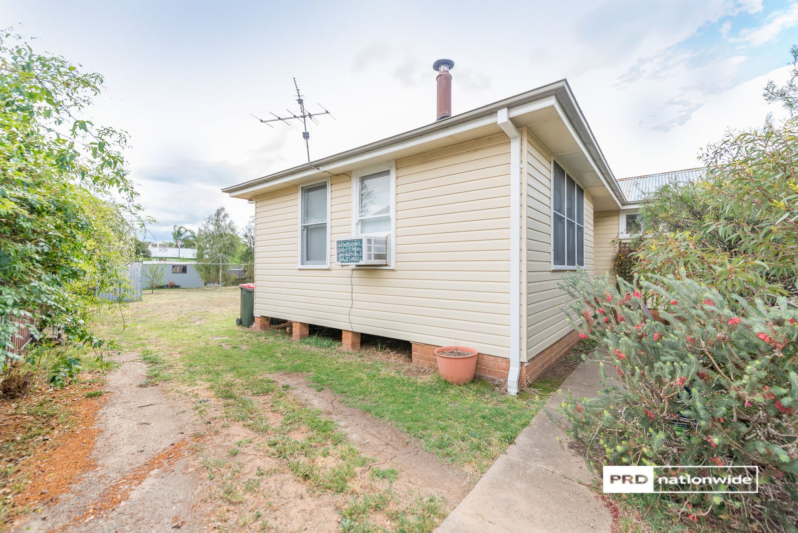 2 Susanne Street TAMWORTH 1