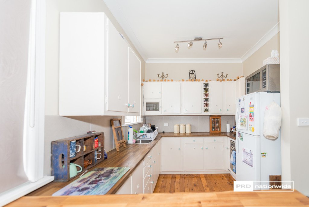 2 Susanne Street TAMWORTH 5