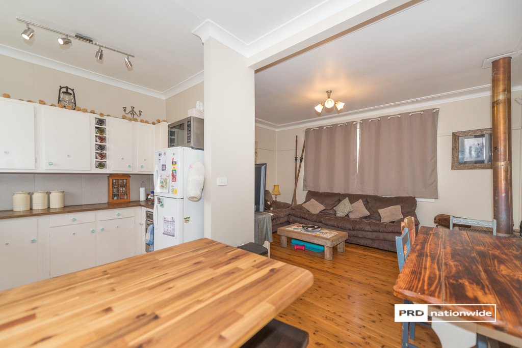 2 Susanne Street TAMWORTH 6