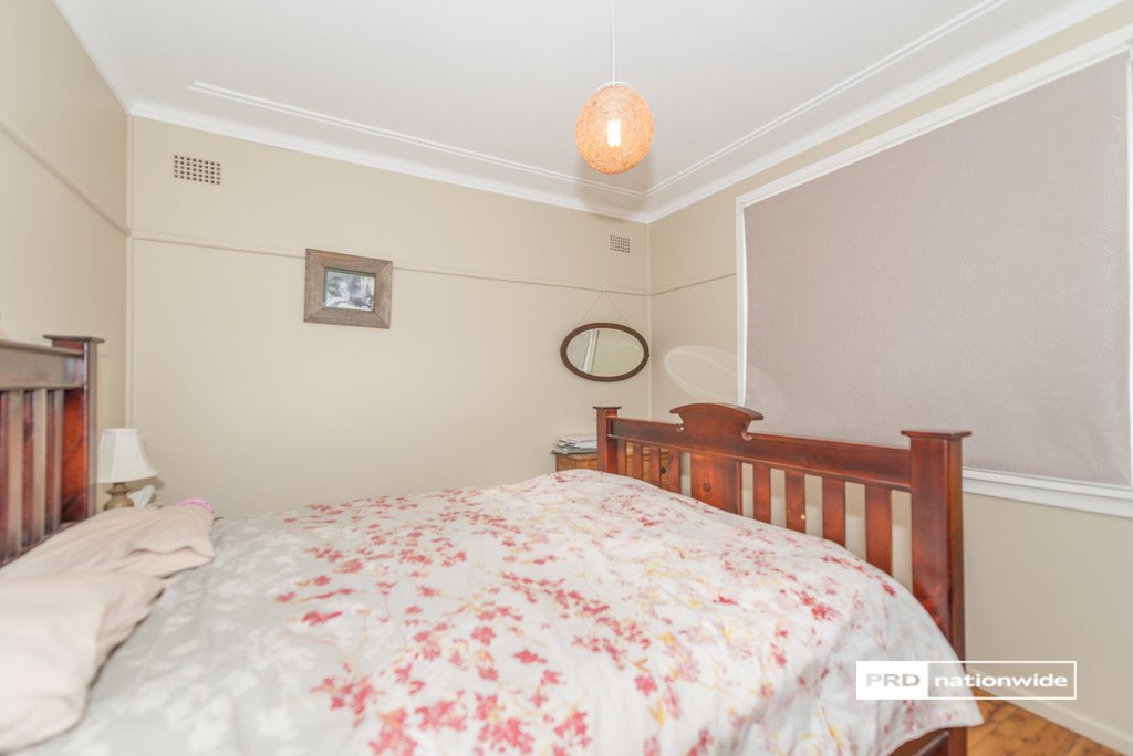 2 Susanne Street TAMWORTH 7