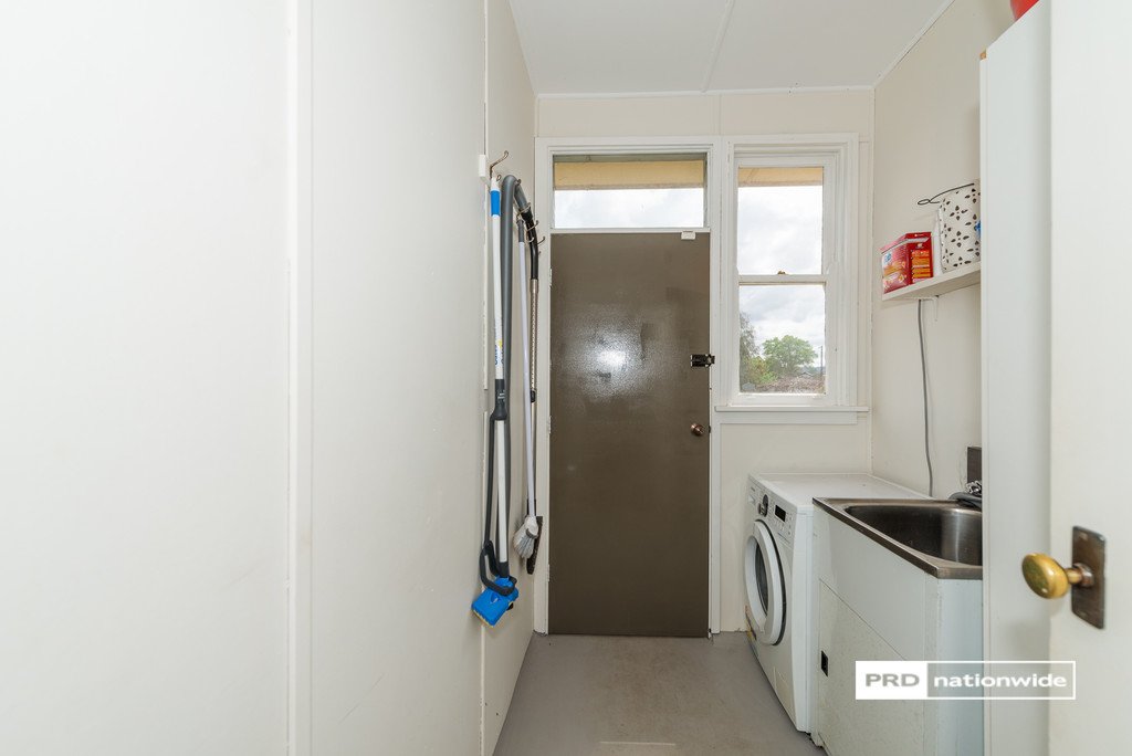 2 Susanne Street TAMWORTH 12