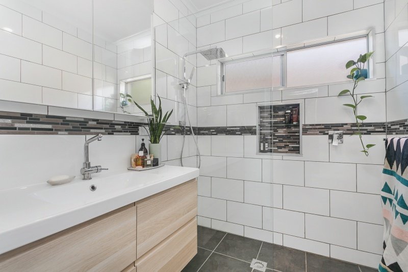 2 Swalling Crescent KENNINGTON 7