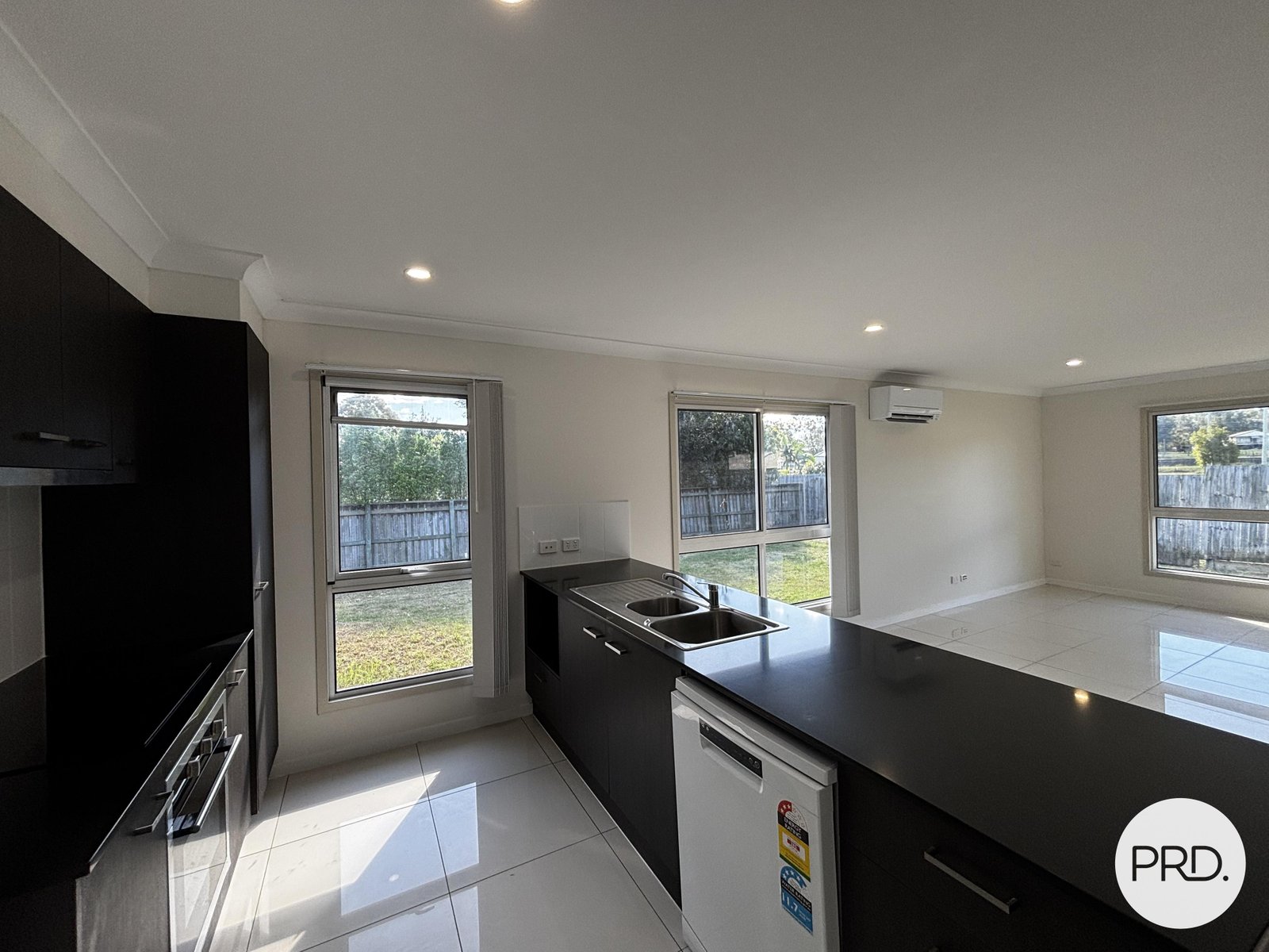 2 Swallowtail Street ROSEWOOD 3