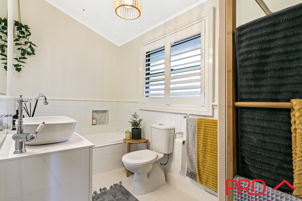 2 Tangaratta Street DURI 8