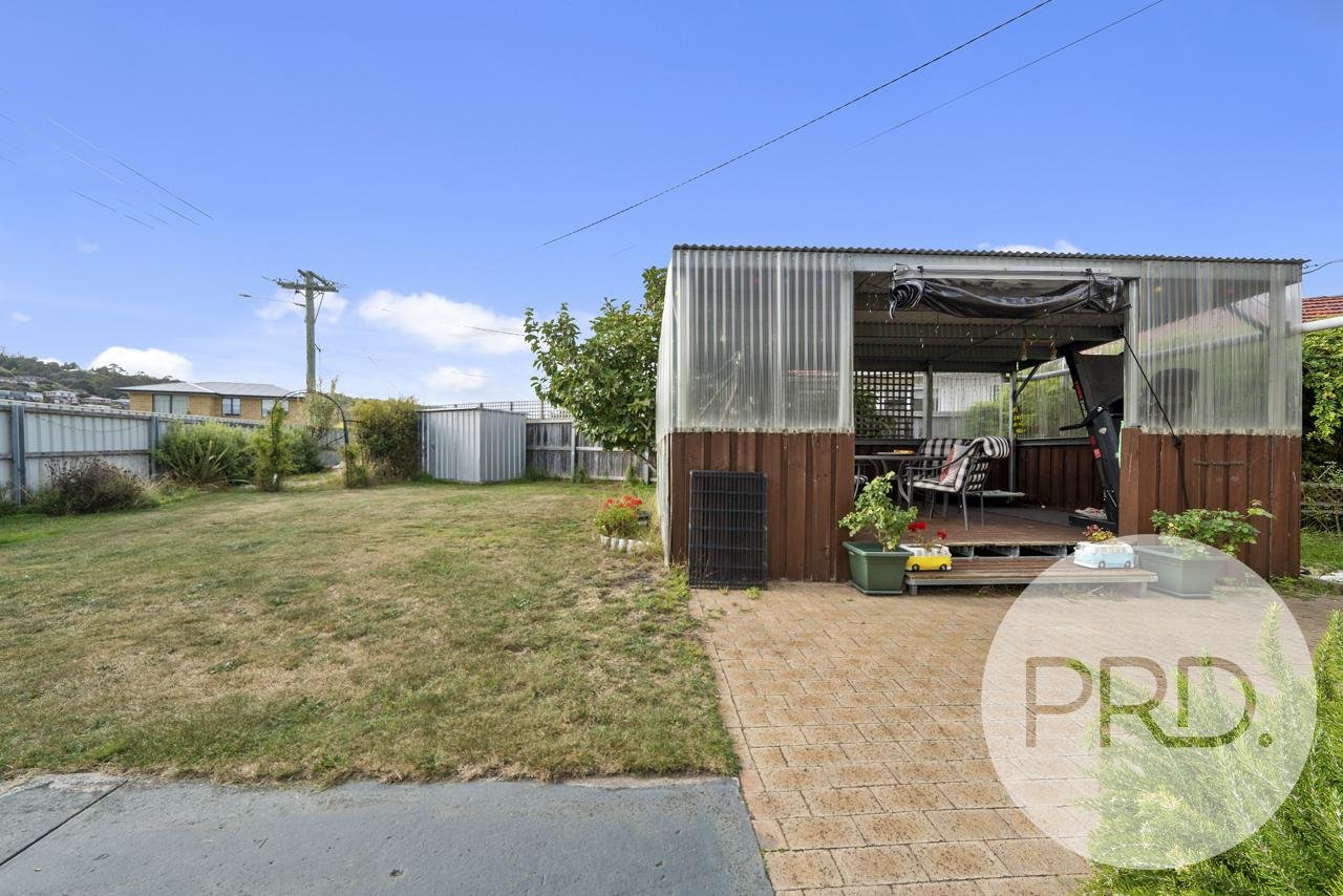 2 Tanundal Street HOWRAH 9