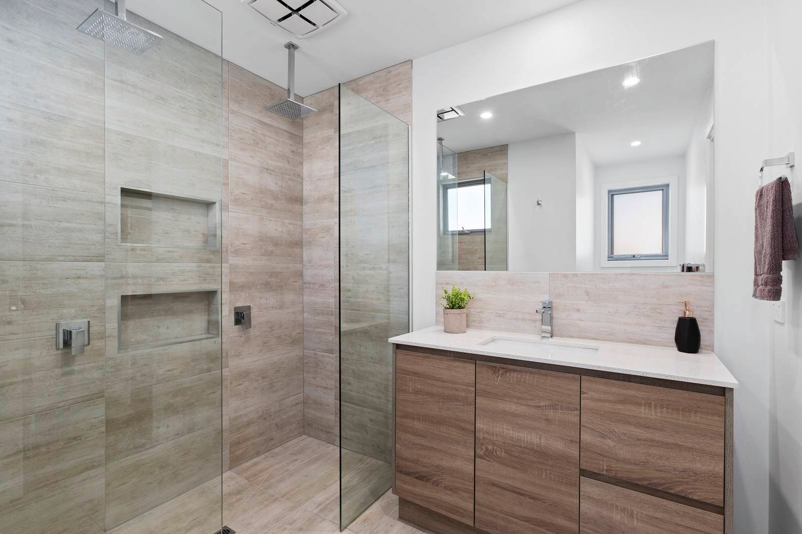 Real Estate and Property in 2 The Parade, Ocean Grove, VIC