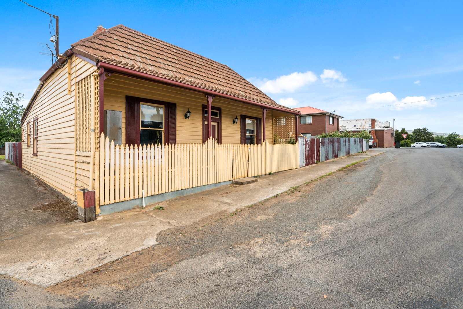 2 Ticknell Street OUSE 1