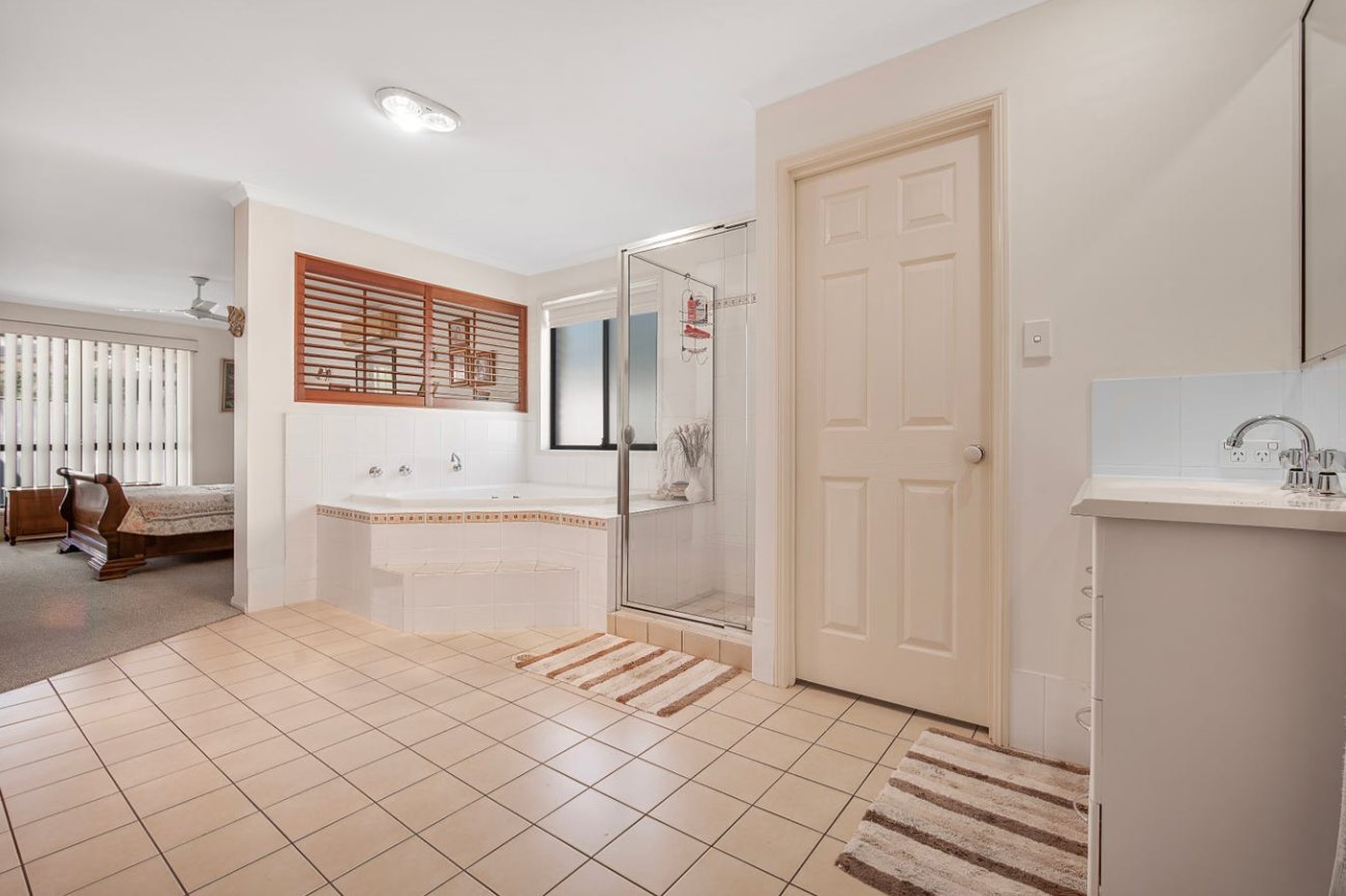 2 Tradewinds Avenue PARADISE POINT 7
