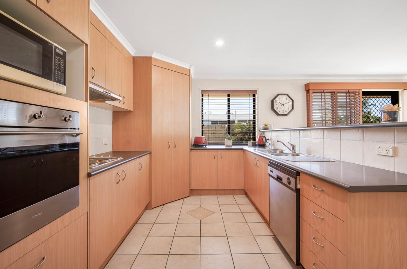 2 Tradewinds Avenue PARADISE POINT 8