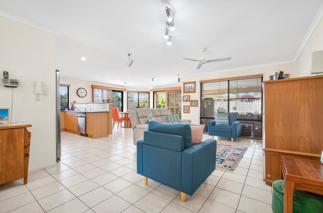 2 Tradewinds Avenue PARADISE POINT 12