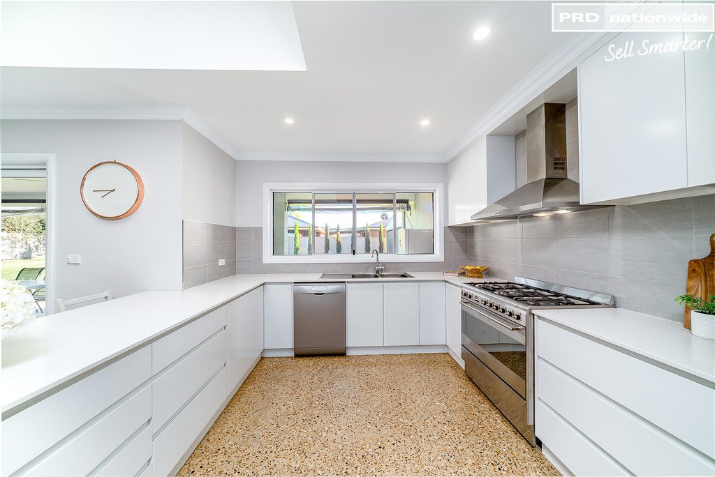 2 Trumper Street BOOROOMA 6