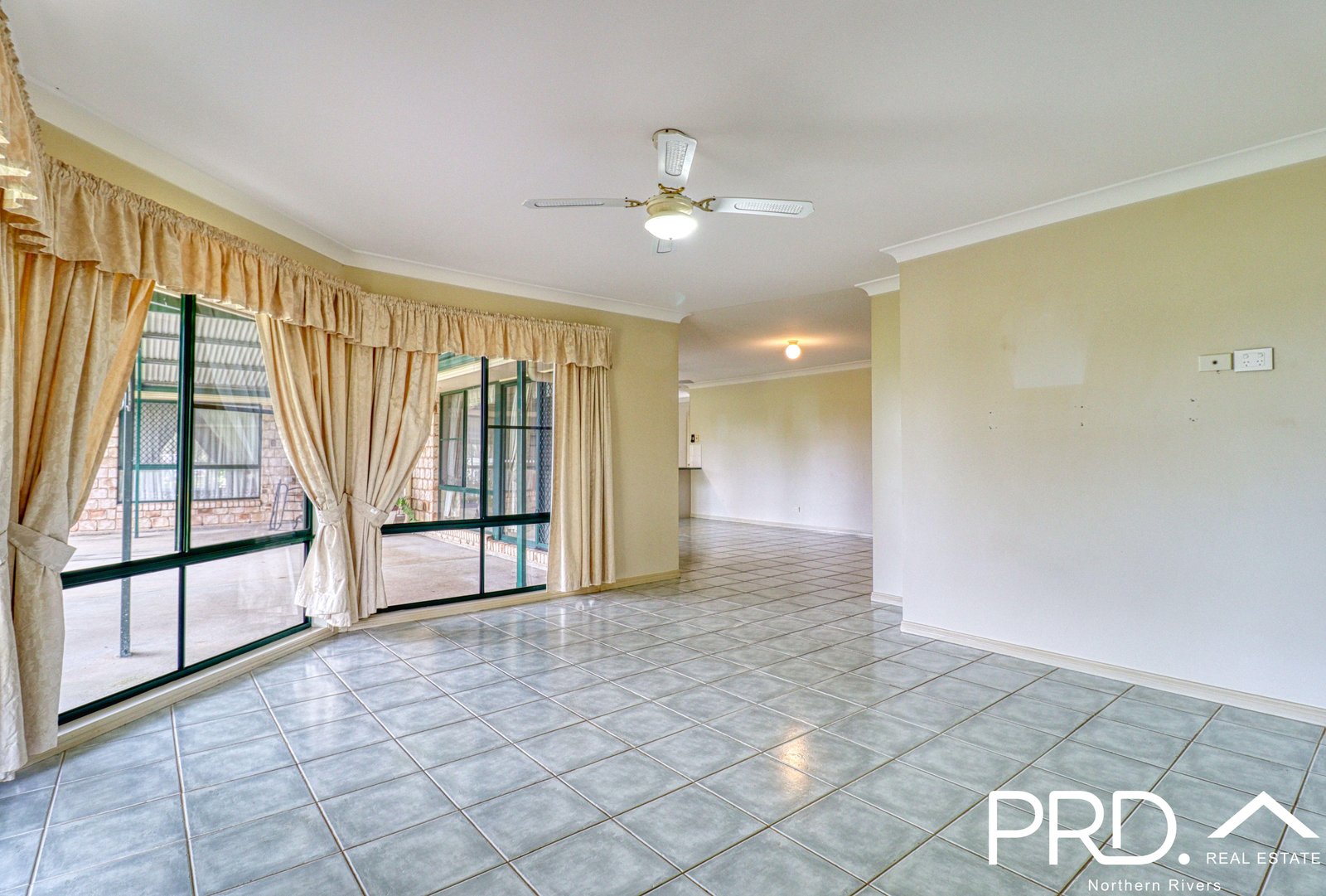 2 Tullarook Grove SPRING GROVE 9