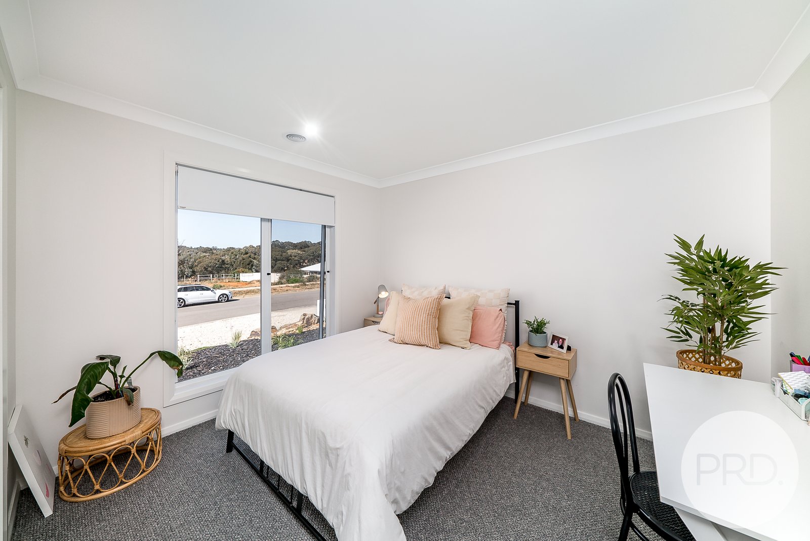 2 Unaipon Street LLOYD 8
