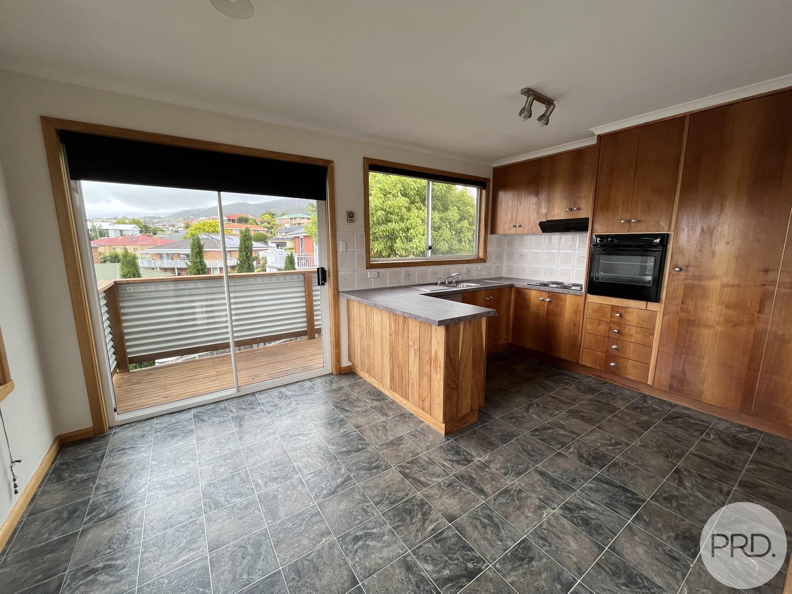 2 Wallong Place BERRIEDALE 4