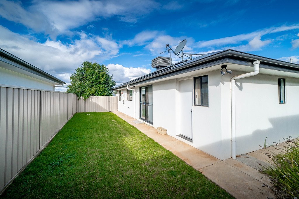 2 Warambee Crescent GLENFIELD PARK 8