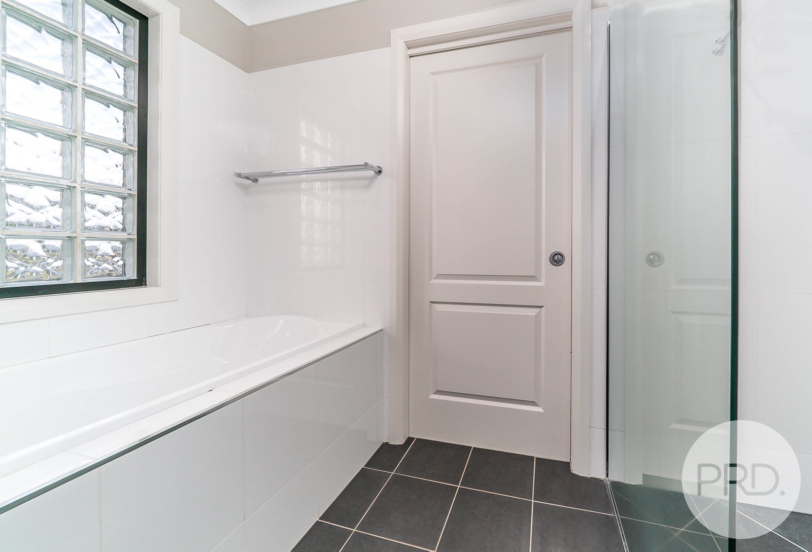 2 Warambee Crescent GLENFIELD PARK 7