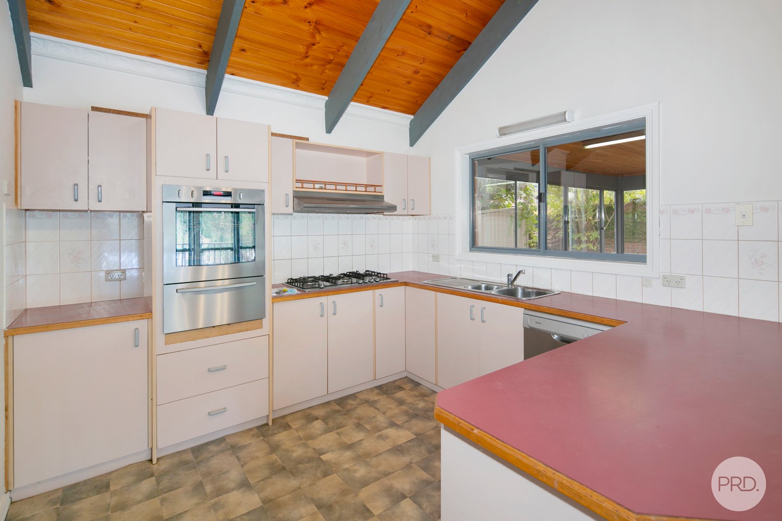 2 Warrambine Dr  CANADIAN 4