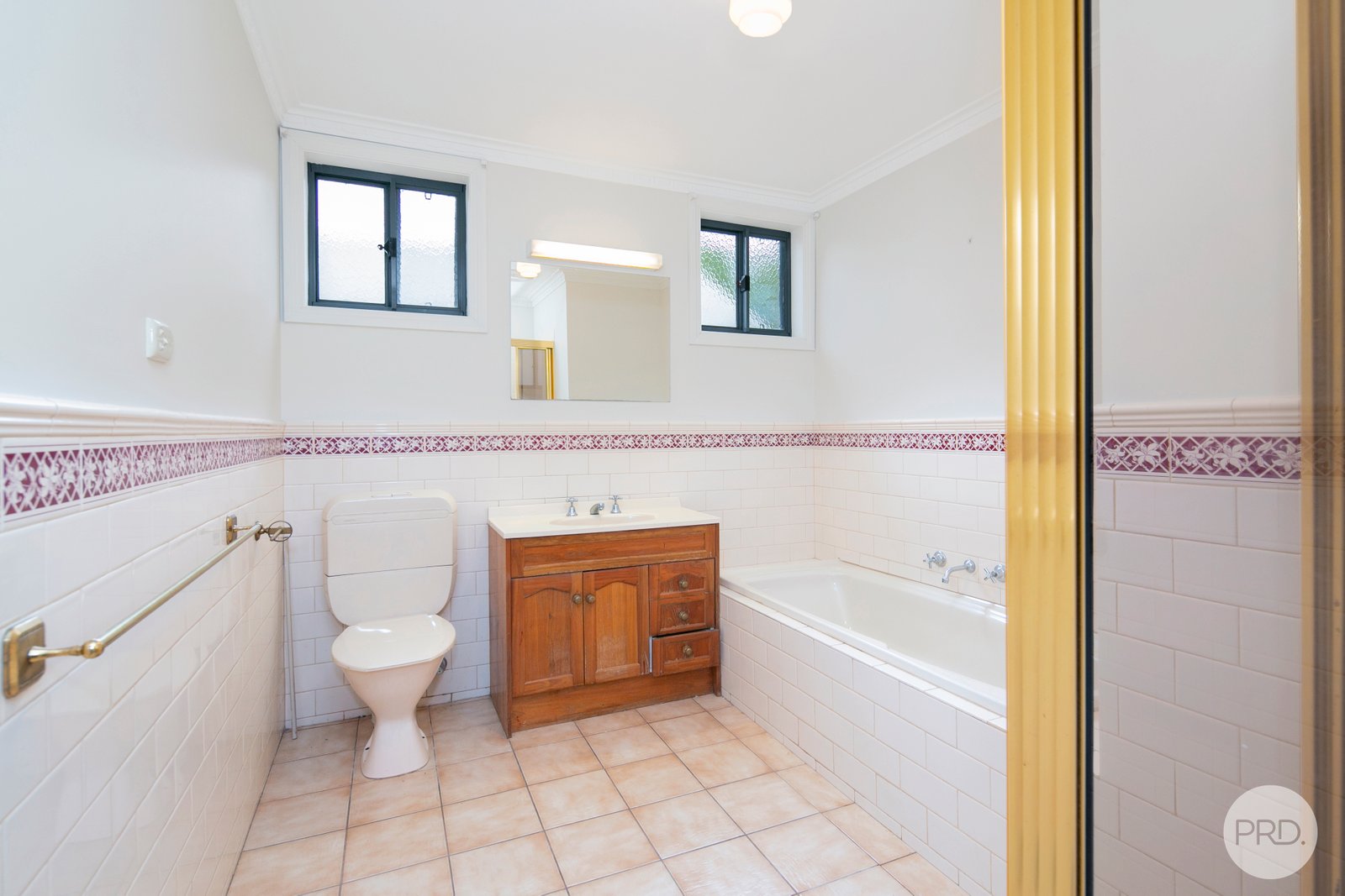 2 Warrambine Dr  CANADIAN 8