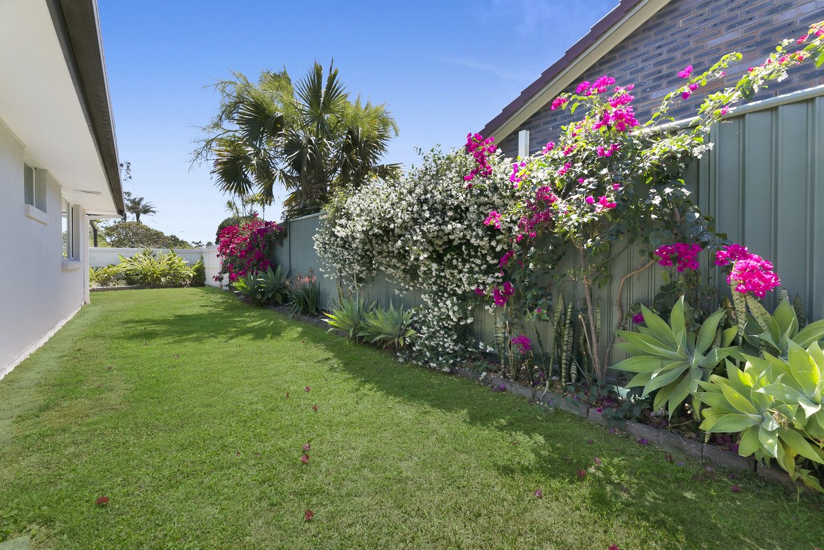 2 Whipbird Court Burleigh Waters 23