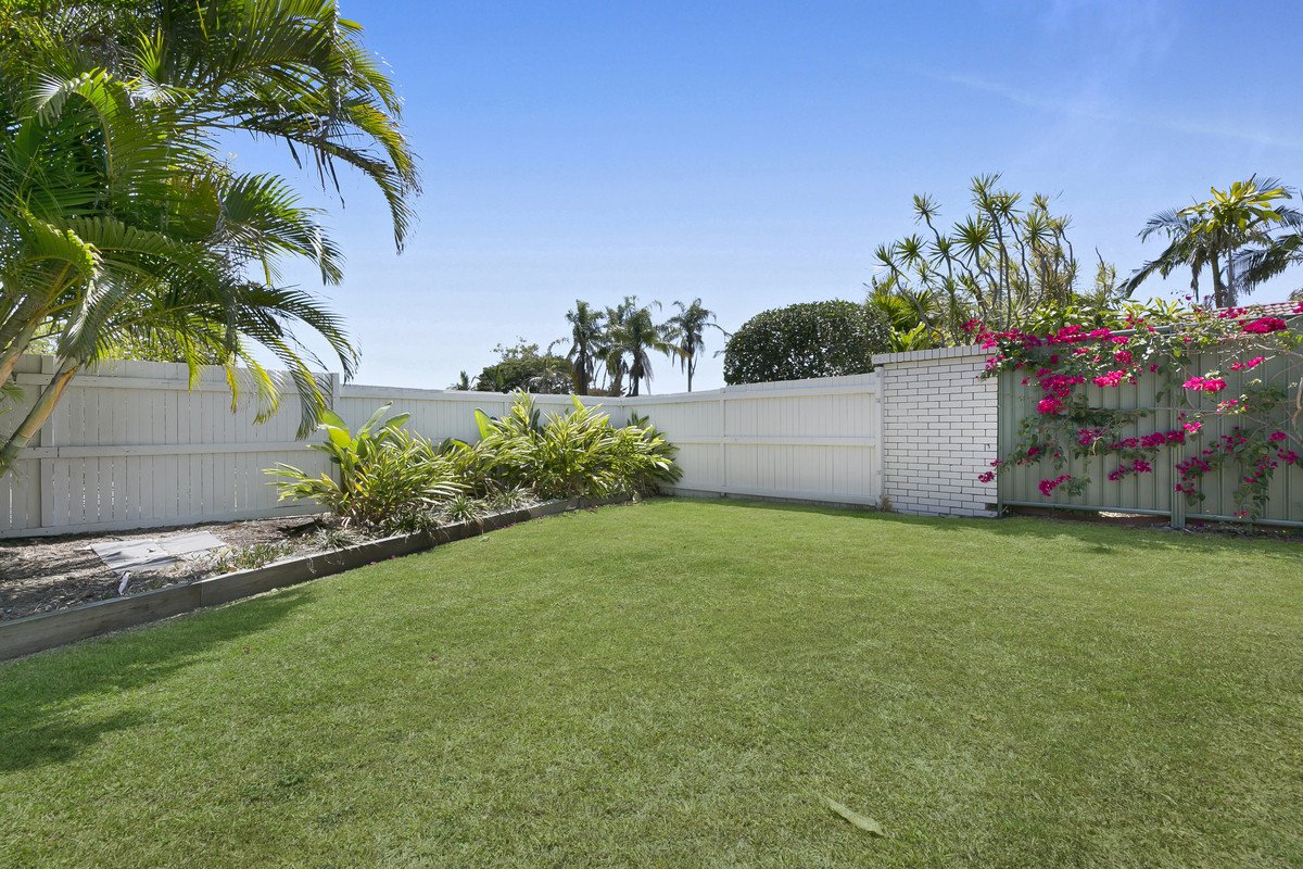 2 Whipbird Court Burleigh Waters 24