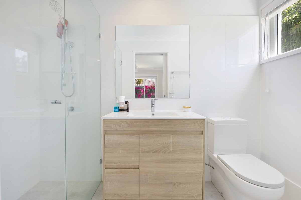 2 Whipbird Court Burleigh Waters 18