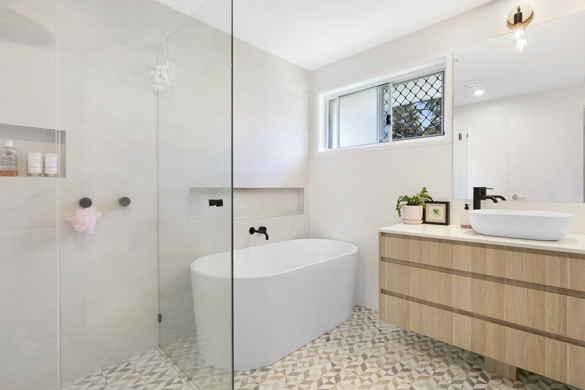 2 Whipbird Court Burleigh Waters 21