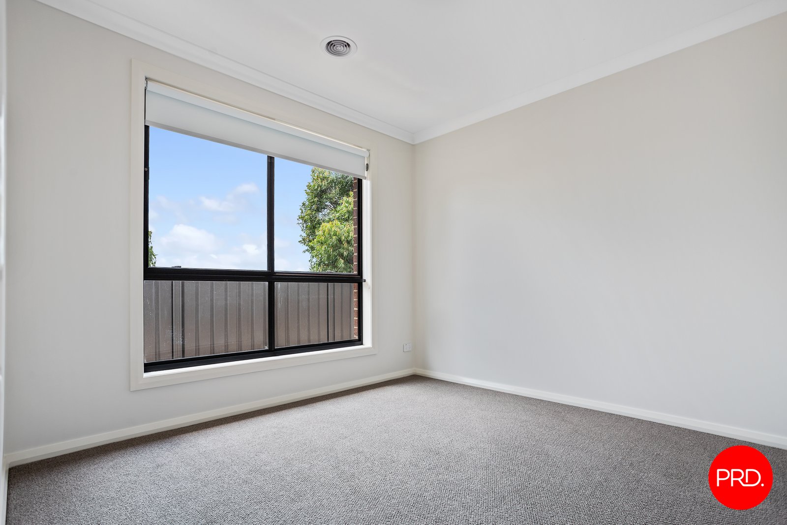 2 Whirrakee Parade HUNTLY 9