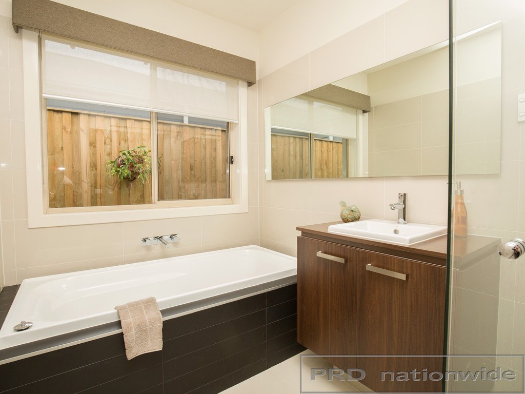 2 Whitetip Street CHISHOLM 8