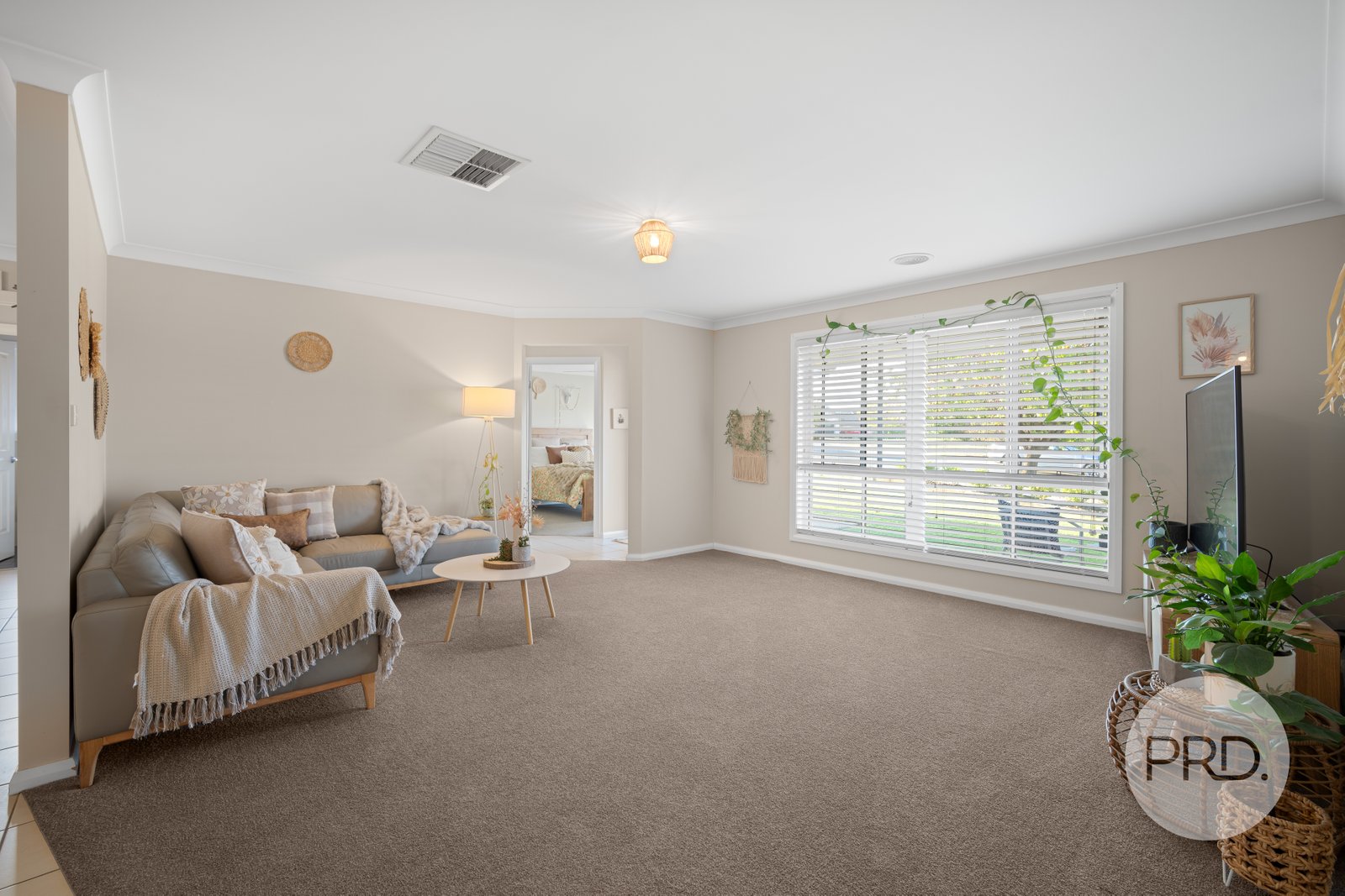 2 Wilton Street BOURKELANDS 6