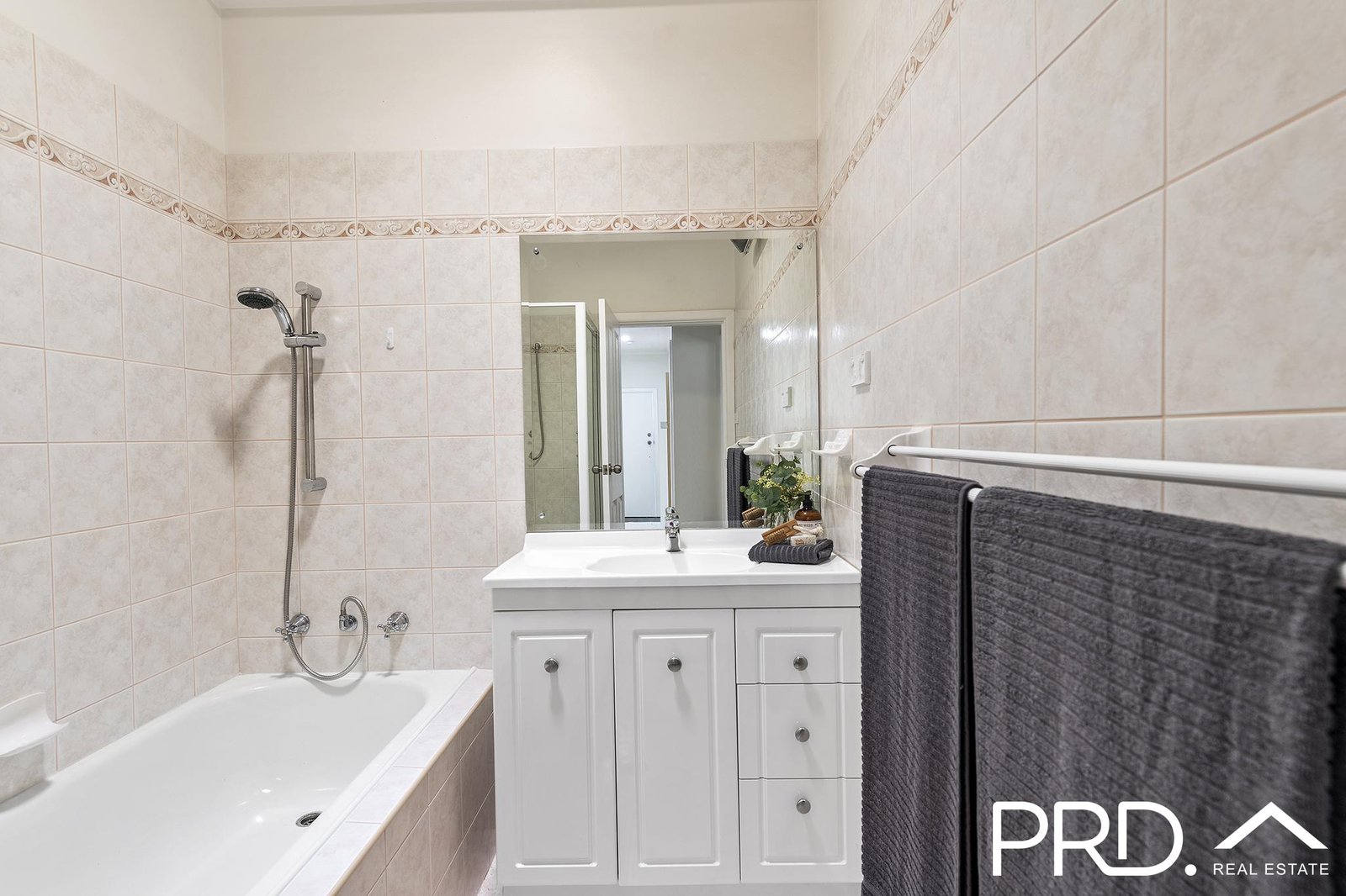 2 Wyalong Street PANANIA 7