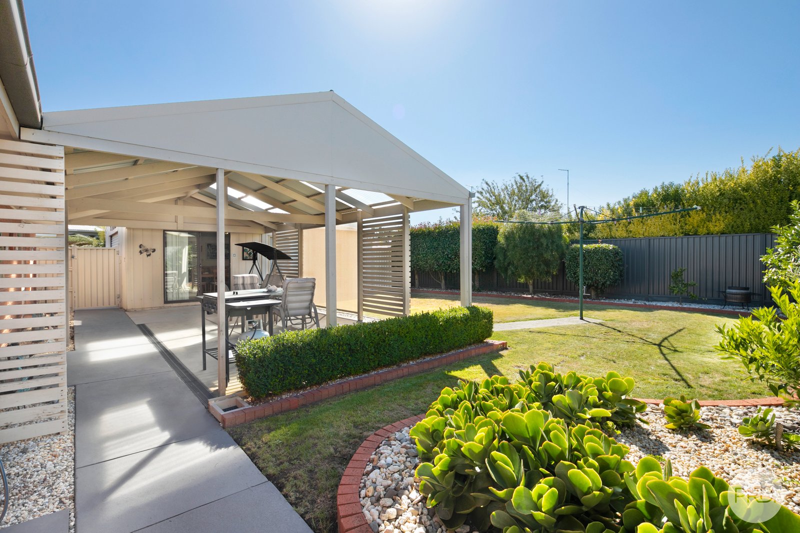 2 Wyndholm Crescent WENDOUREE 17