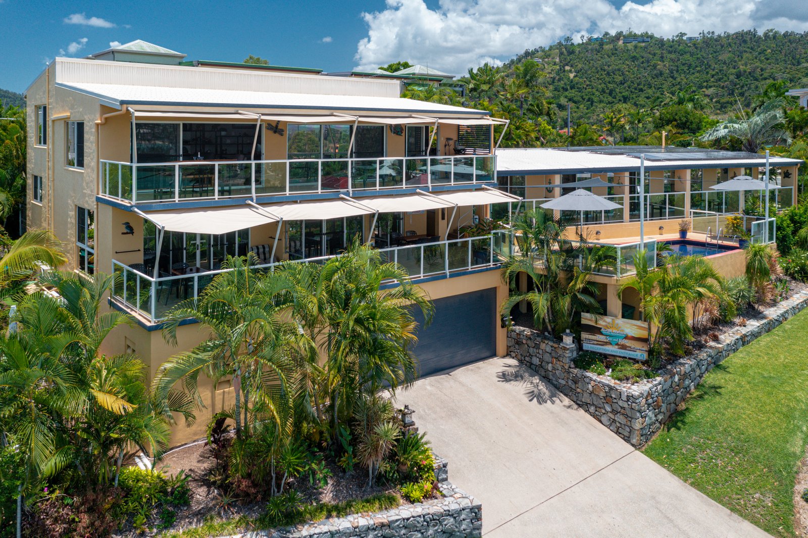 20 Airlie Crescent AIRLIE BEACH 6