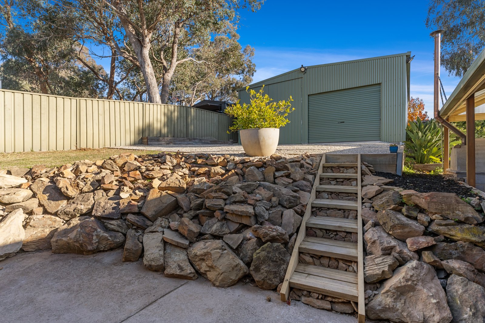 20 Akoonah Drive GOLDEN SQUARE 21