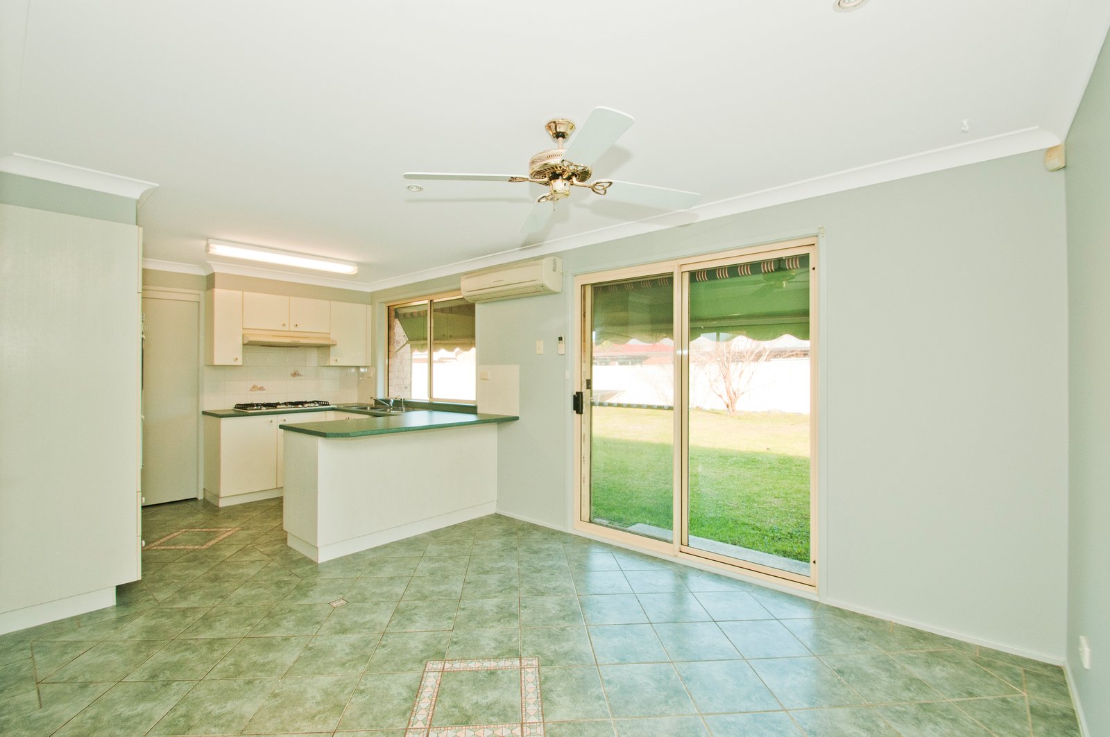 20 Amanda Place HORSLEY 2