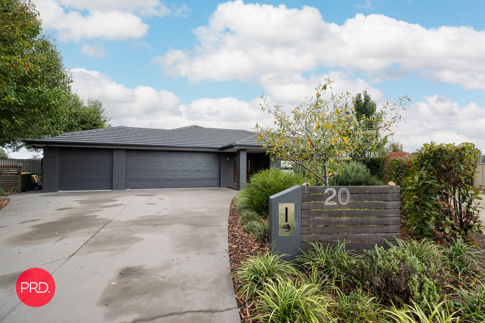 20 Angus Place BUNGENDORE 21