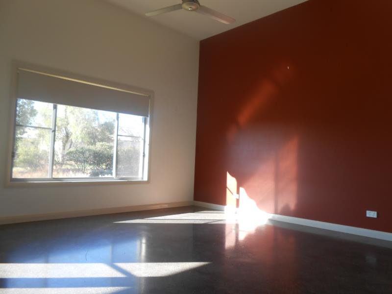 20 Barrington Drive TAMWORTH 8
